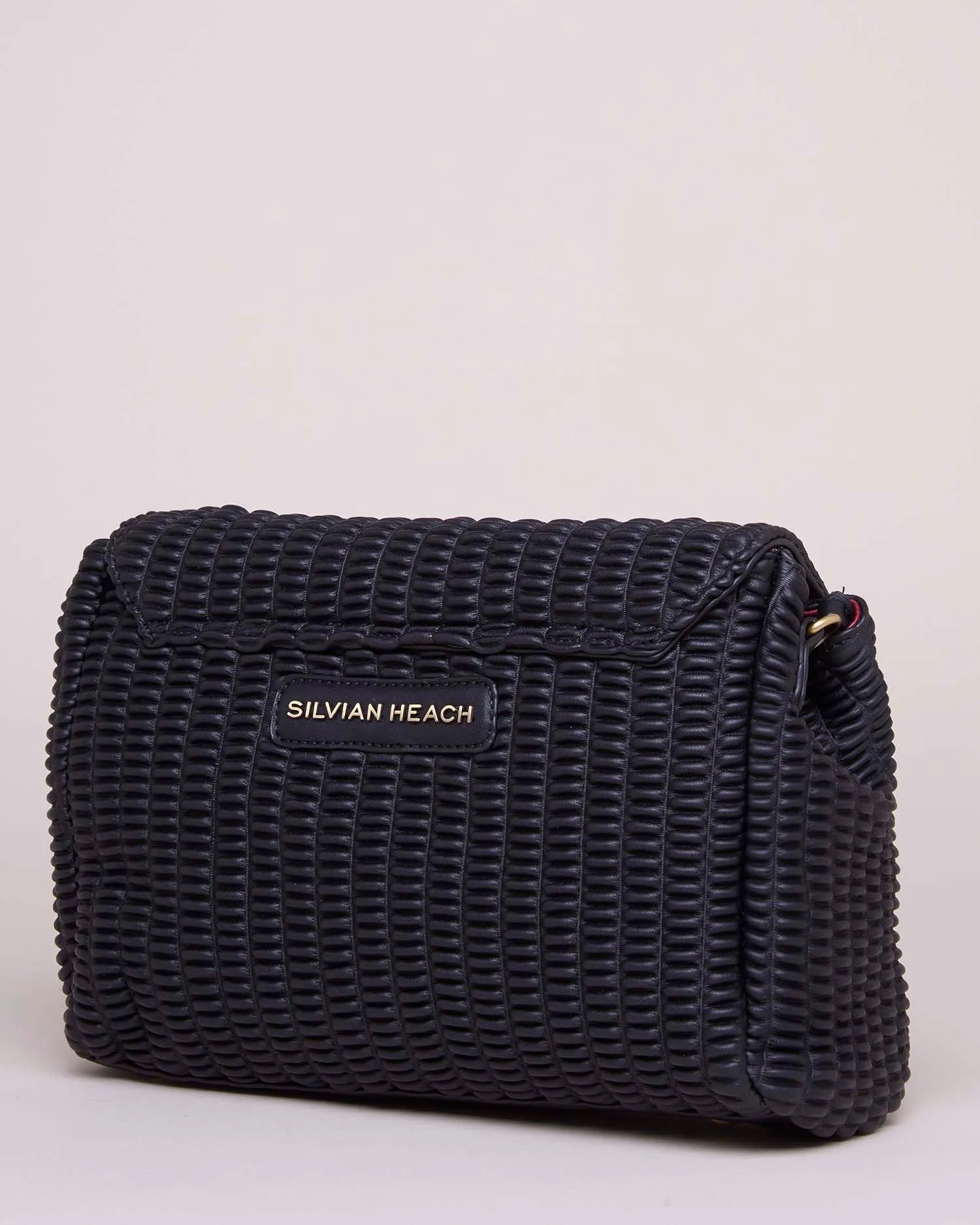 Handbag with chained shoulder strap